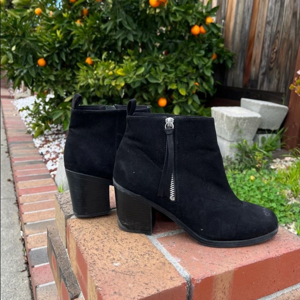 booties - Picture 3 of 8